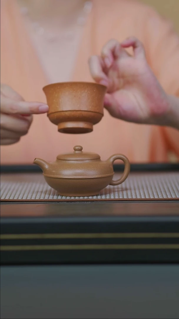 茶壶紫砂半手段泥合欢150cc+葵黄段压手杯