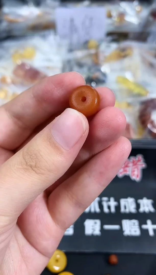 蜜蜡未镶嵌珠宝奇石35