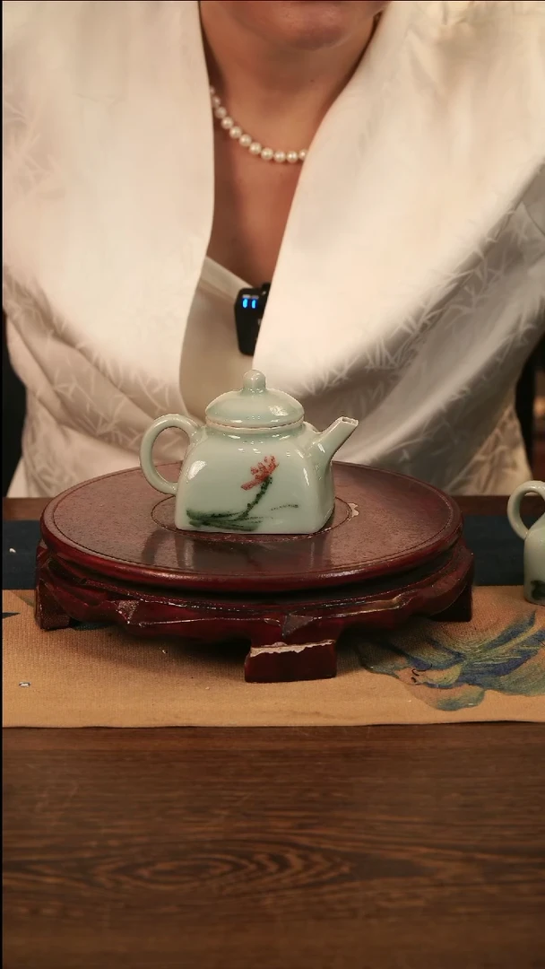 釉中彩 荷花画 四方壶