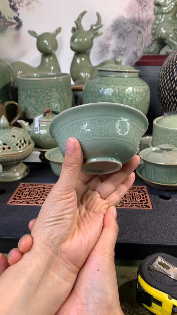 耀州窑微瑕底有缩釉青瓷小碗11.5CM一只