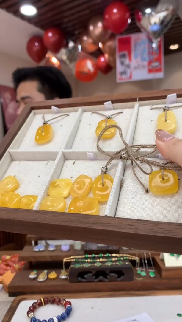 【闪购商品】蜜蜡吊坠(不含链)未镶嵌吊坠多样性发货1件