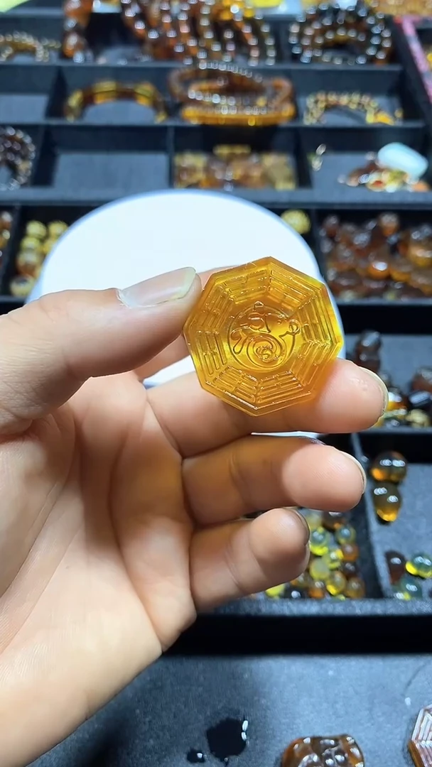 绿珀颈饰未镶嵌天然缅甸琥珀牌子