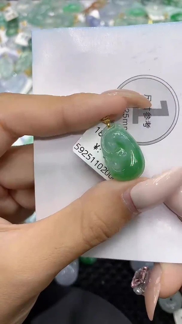 颈饰18K金镶嵌翡翠111111111111