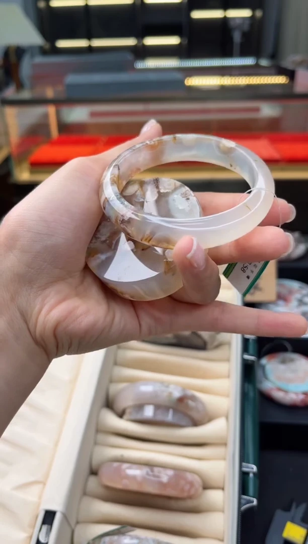 石英质玉手镯未镶嵌58圈口（赠送镯心）3910076