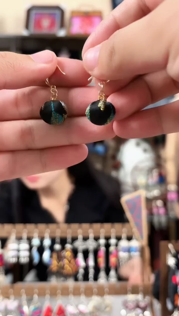 织绣民族风非遗老绣饰品551