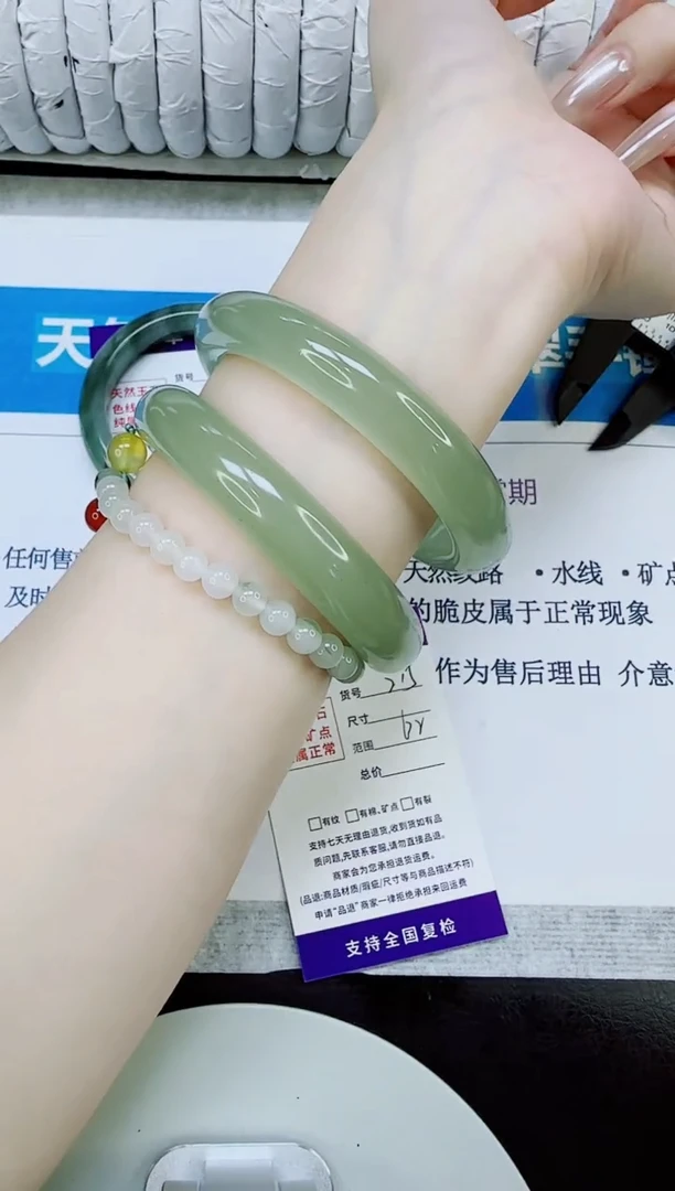 未镶嵌手镯石英质玉215/62
