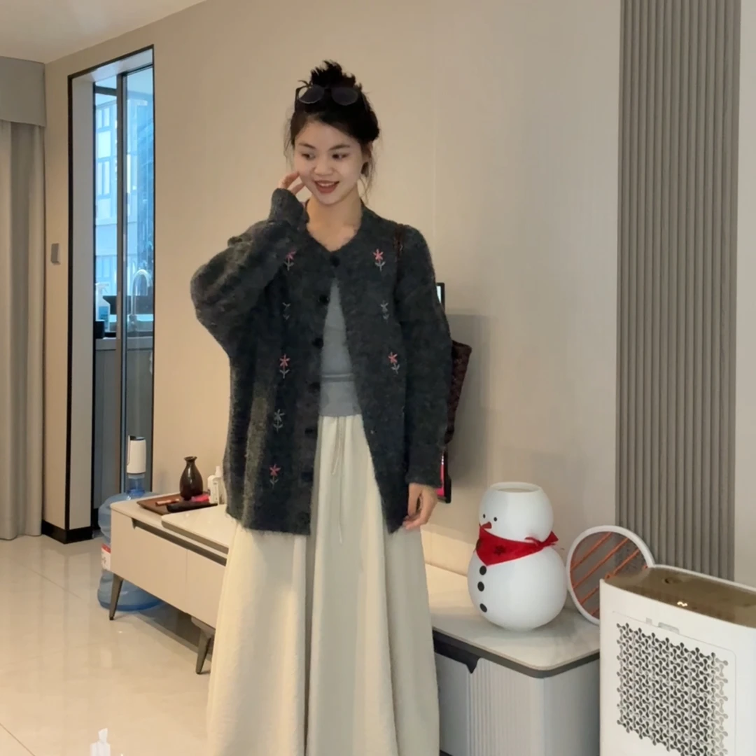 韩系chic氛围感软绵绵针织毛衣开衫外套女秋冬慵懒风灰色绣花上衣