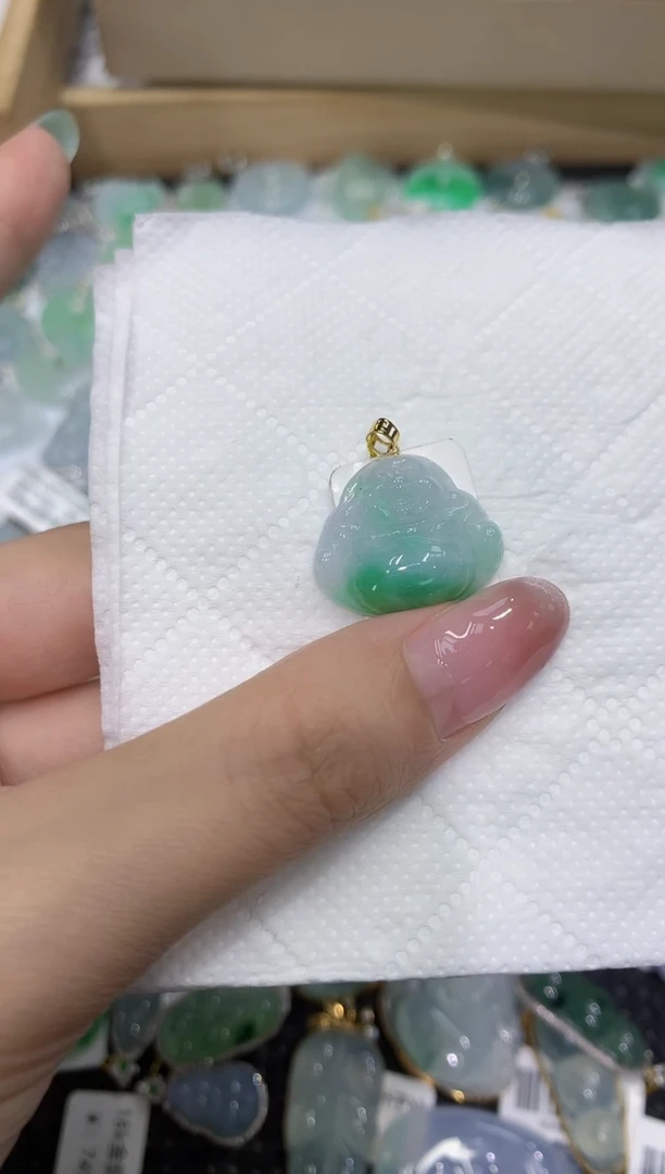 翡翠18K金镶嵌颈饰111111111111