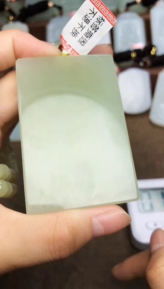 和田玉未镶嵌颈饰1