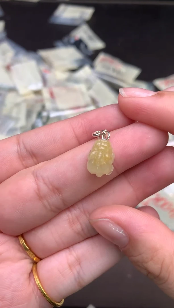 翡翠挂件未镶嵌—