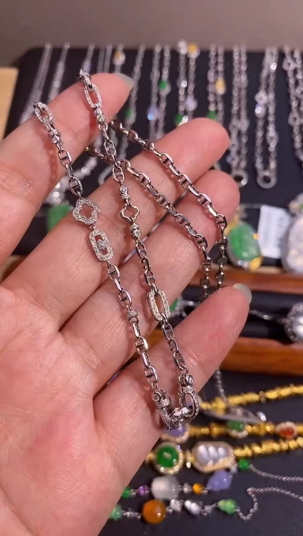项链18K金镶嵌钻石项链