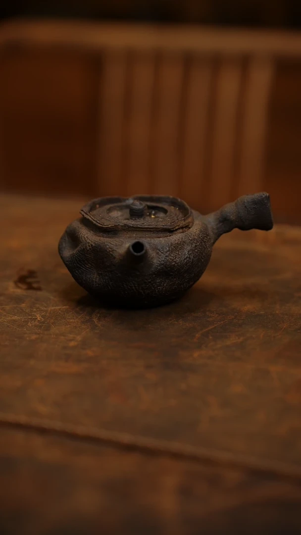 【闪购商品】浟庐紫砂侧把壶........