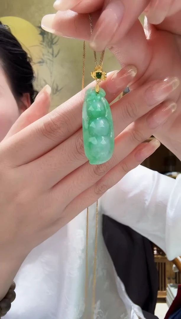 颈饰未镶嵌翡翠吊坠