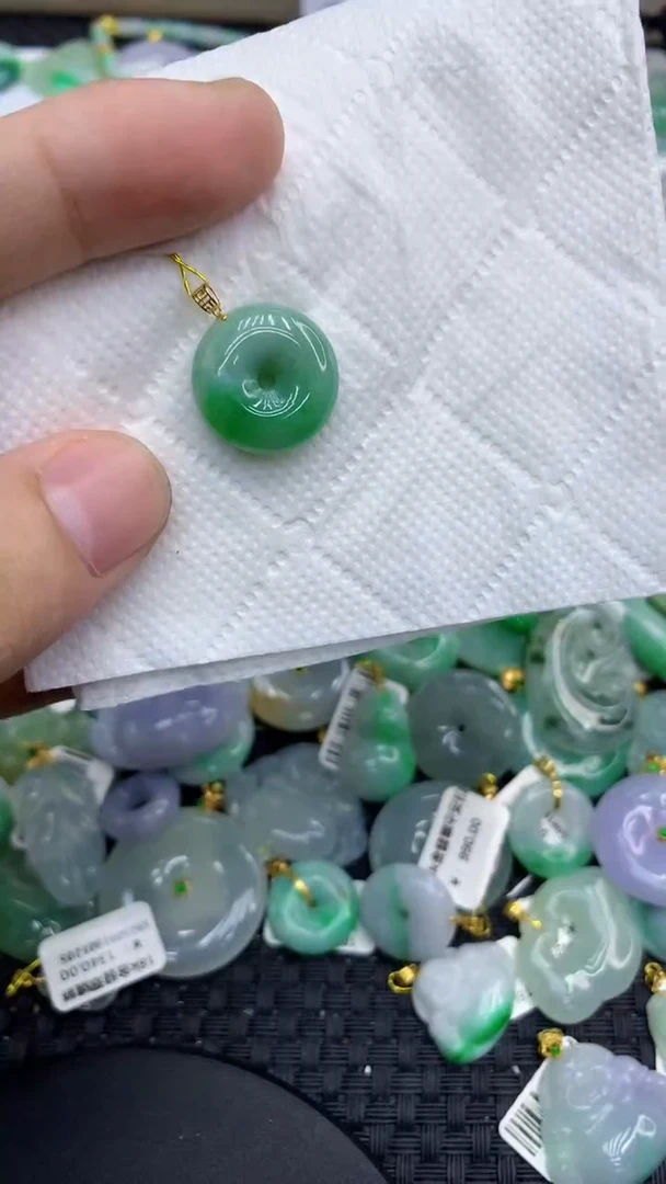 颈饰18K金镶嵌翡翠天然缅甸A货翡翠