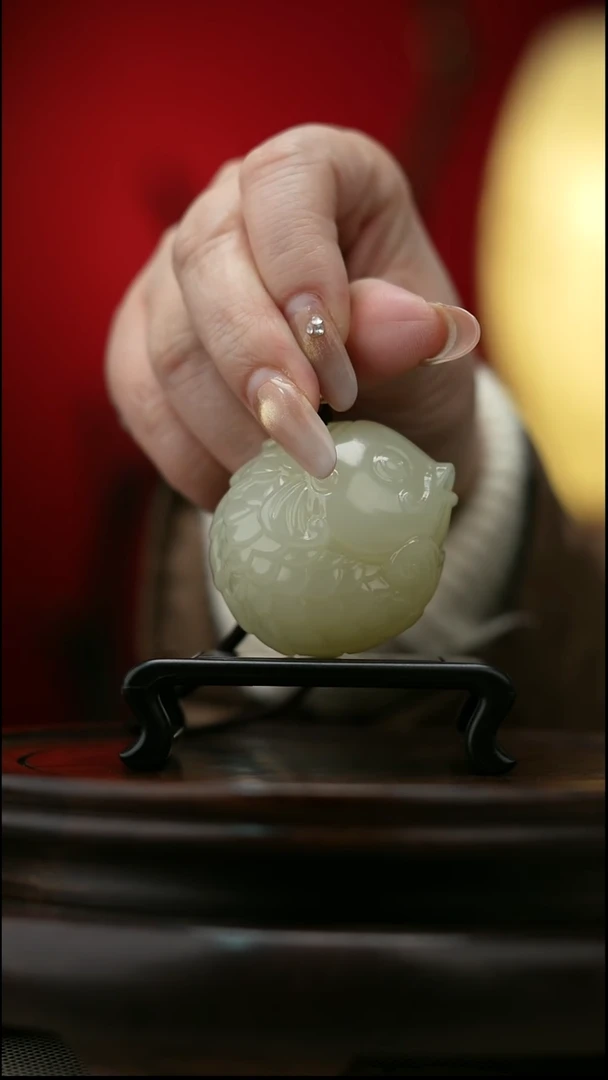 玉【年年有余】锦鲤天然玉石手把件