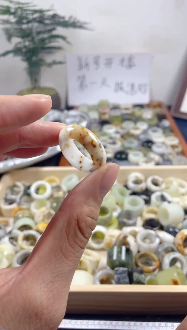 未镶嵌蛇纹石玉戒圈50