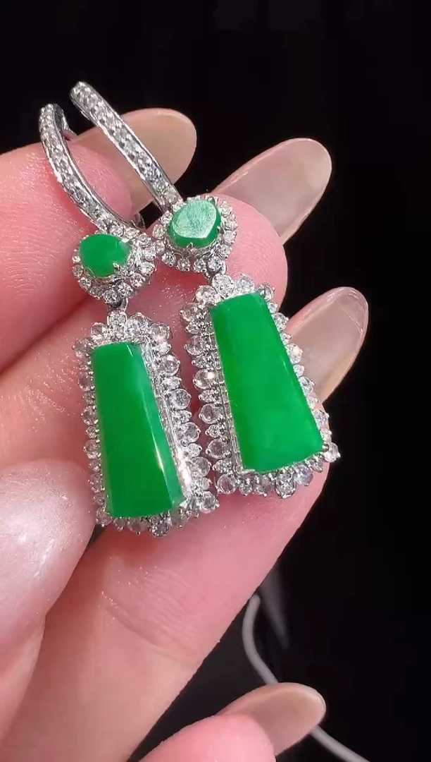 18K金镶嵌翡翠耳饰耳饰