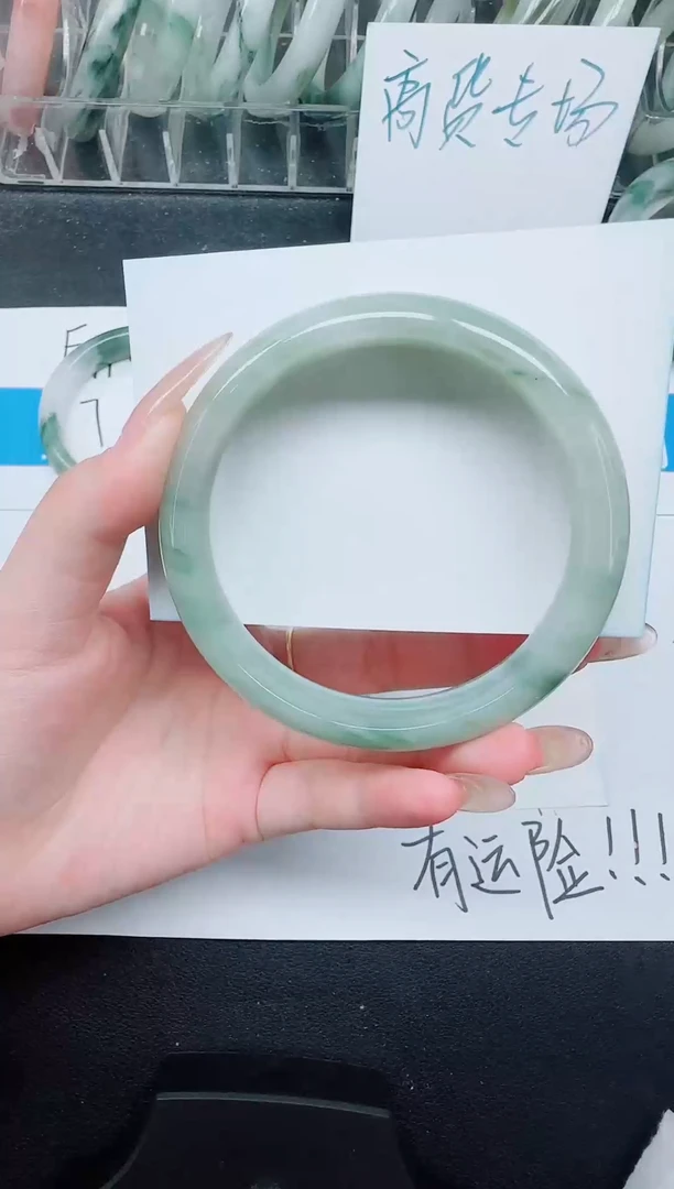 未镶嵌手镯石英质玉8/65