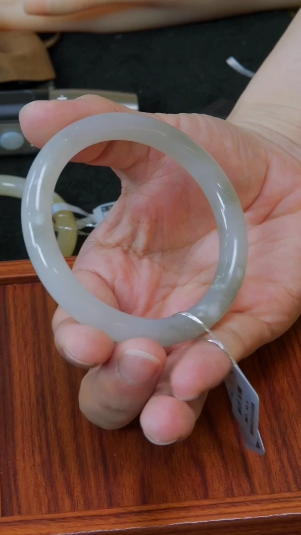 和田玉手镯未镶嵌59圈口胖圆条特色烟紫手镯