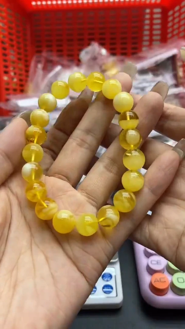 未镶嵌琥珀珠宝奇石97