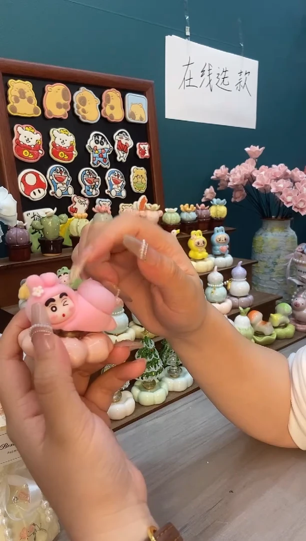 摆件陶粉色蜡笔小新 景德镇陶瓷摆件1个装