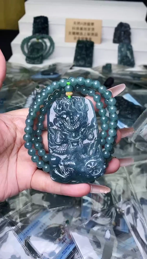 颈饰未镶嵌翡翠