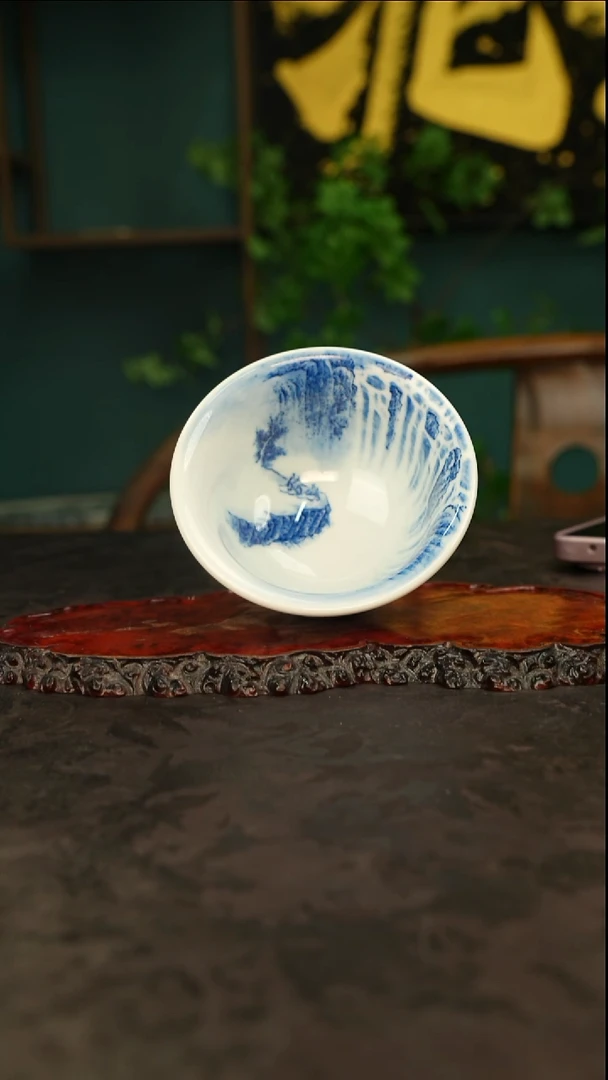 谢凯山坊青花手绘山水主人杯
