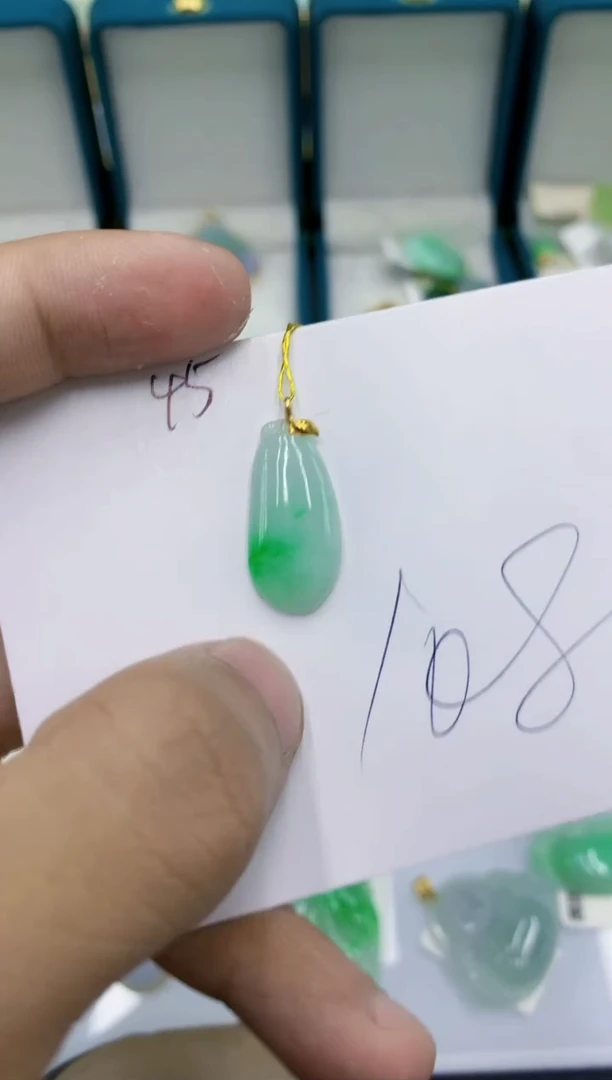 颈饰18K金镶嵌翡翠1111111111