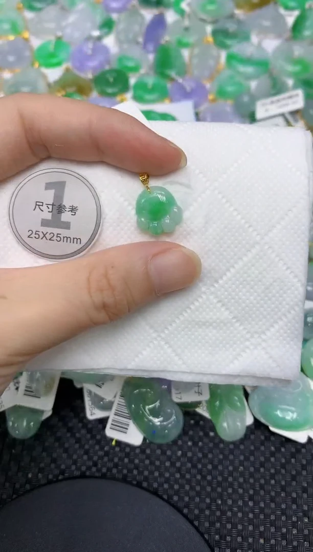 翡翠18K金镶嵌颈饰111111111