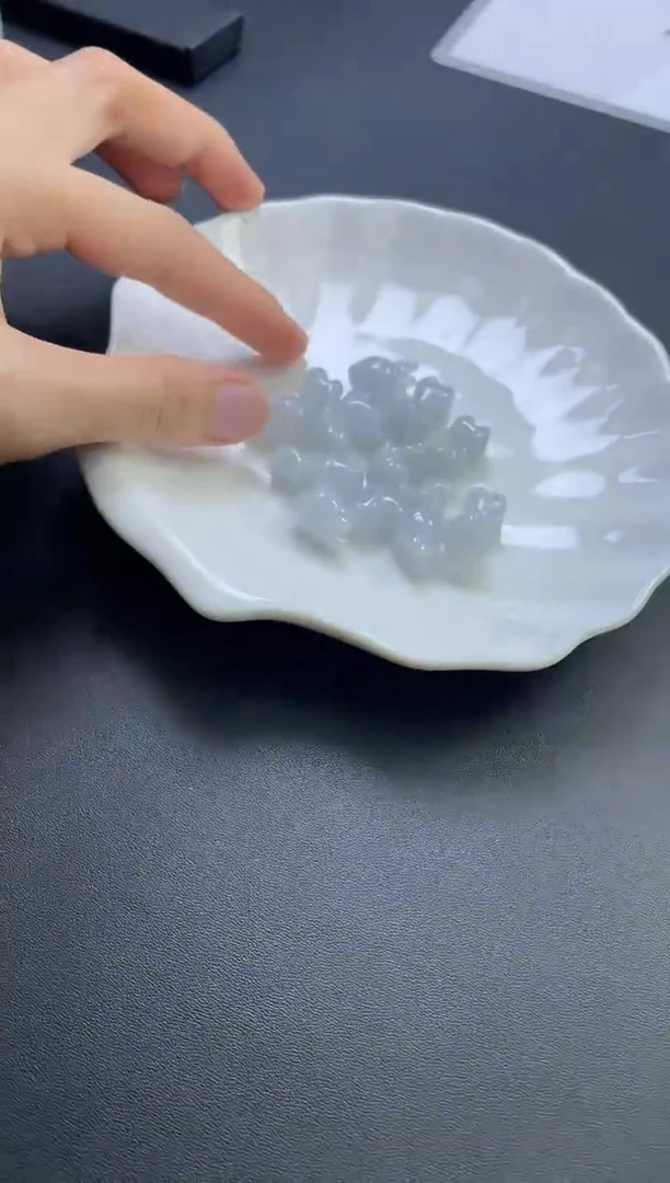 翡翠未镶嵌颈饰立体小鹿多样性发一件
