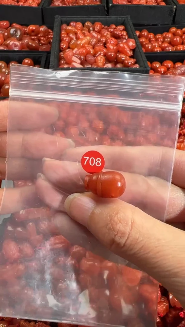 南红玛瑙未镶嵌颈饰1