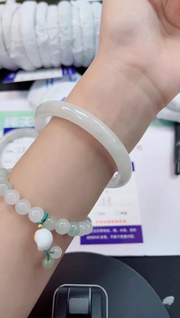 石英质玉手镯未镶嵌28-58/59