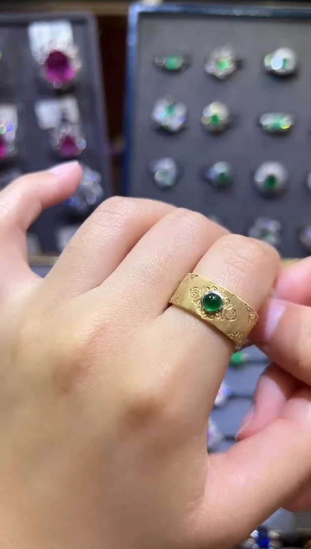 【闪购商品】祖母绿戒指18K金镶嵌/0.42ct