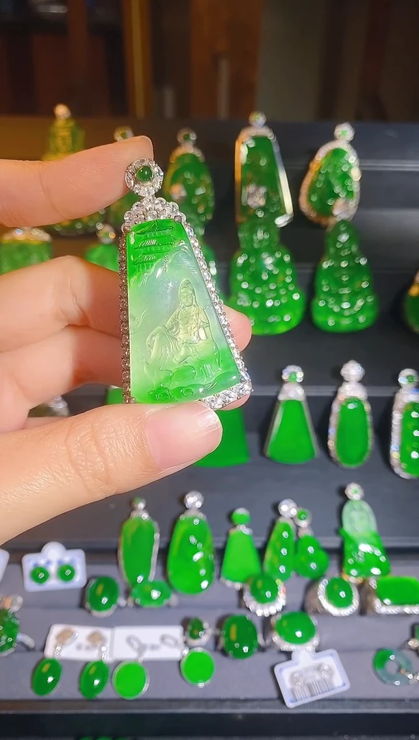 颈饰银S925镶嵌翡翠就