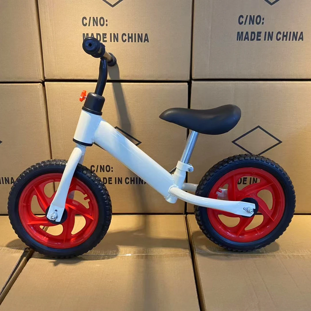 儿童平衡车颜色随机