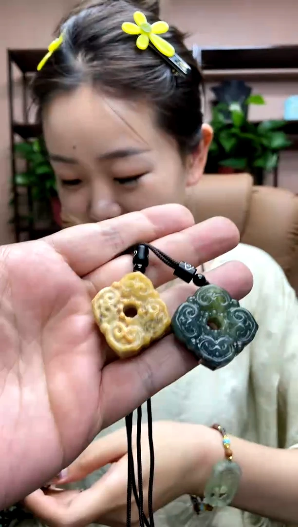 岫玉未镶嵌吊坠多样性发货发其中之一
