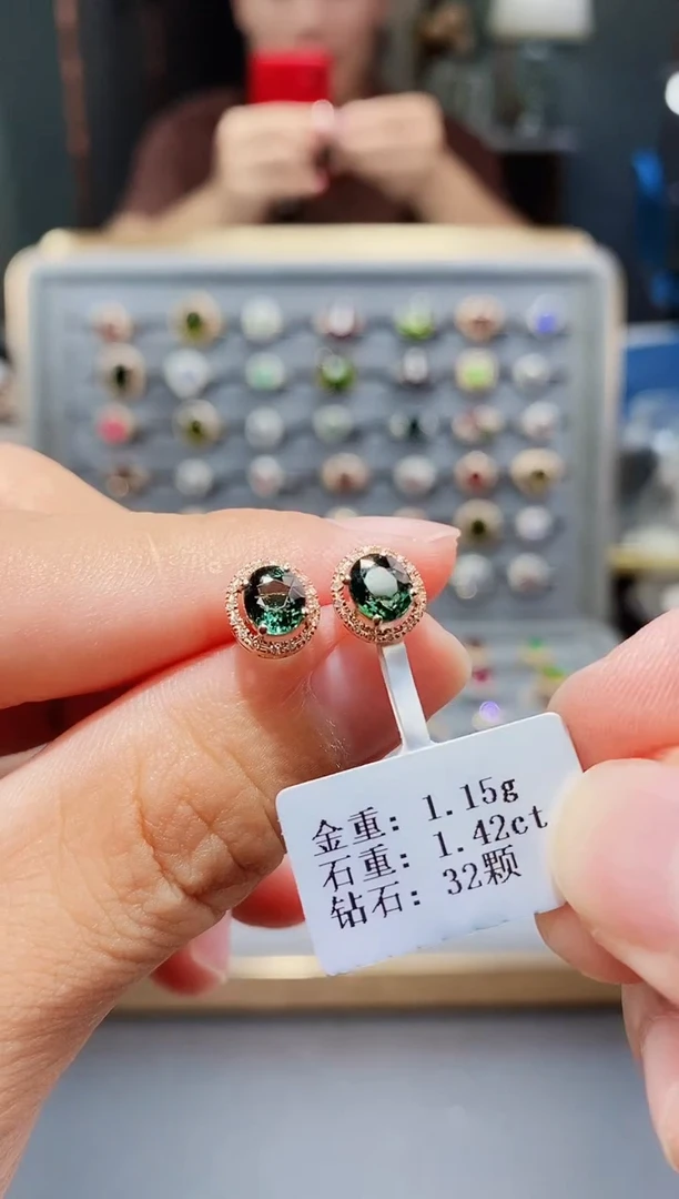 18K金镶嵌耳饰碧玺1.42配钻