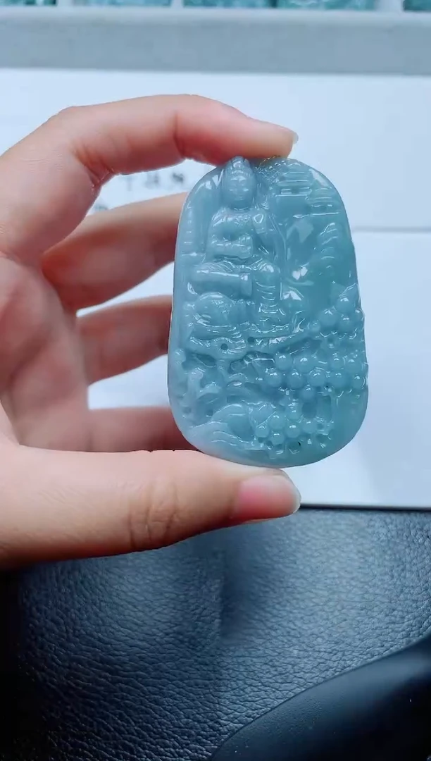 颈饰未镶嵌翡翠     龙蛇