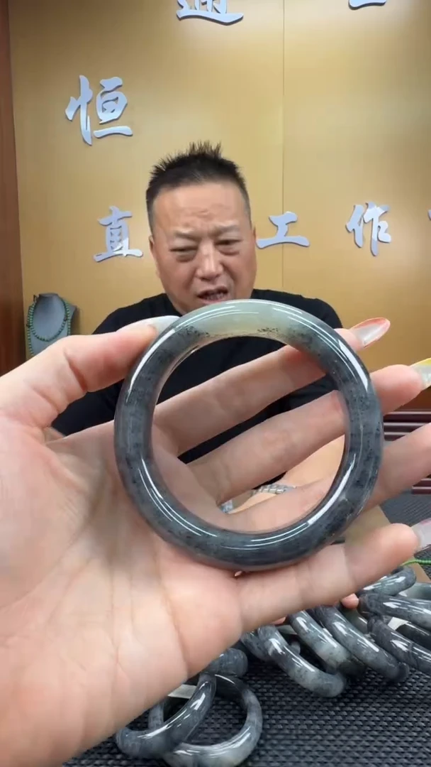 颈饰未镶嵌和田玉手镯57+