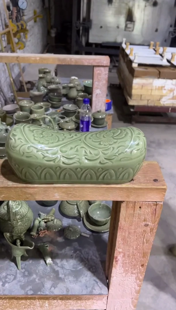 耀州窑牡丹元宝枕