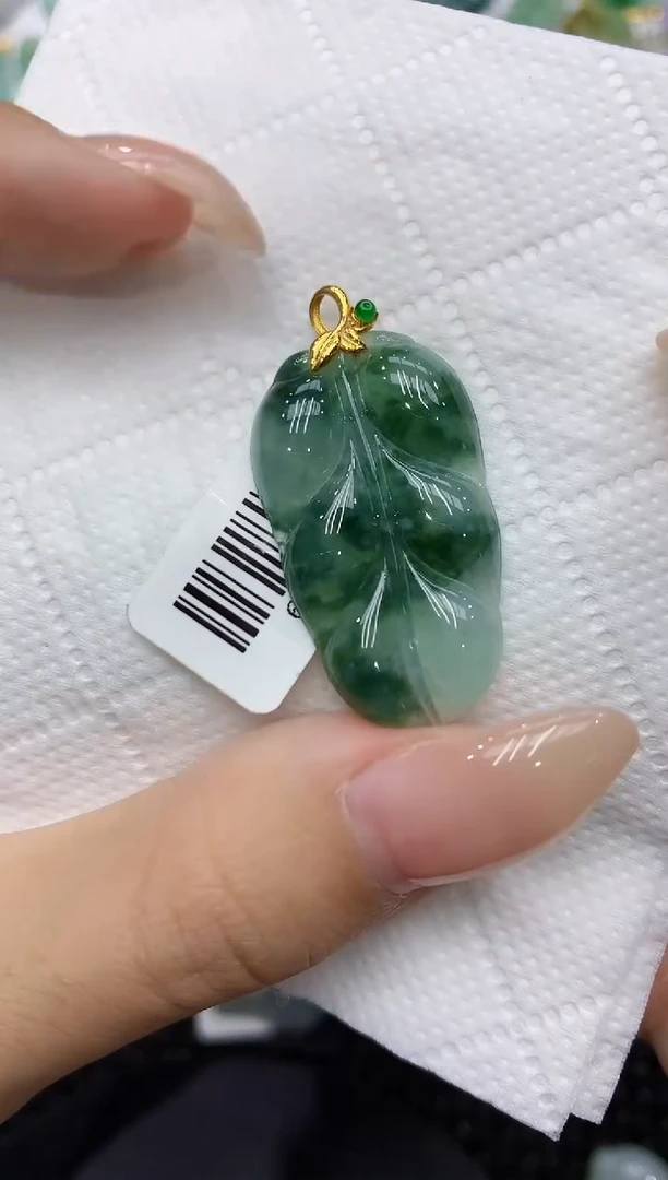 颈饰18K金镶嵌翡翠111111111111