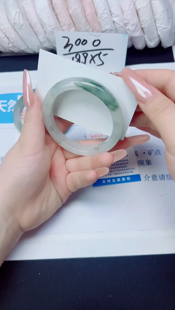 石英质玉手镯未镶嵌184/58