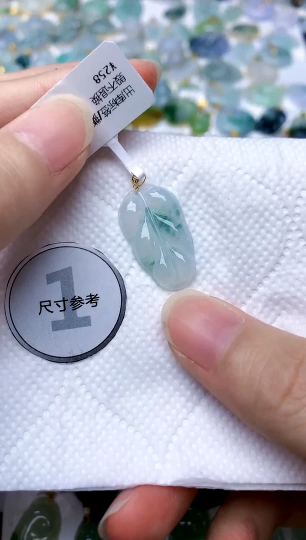 颈饰18K金镶嵌翡翠行****量天然A货翡翠