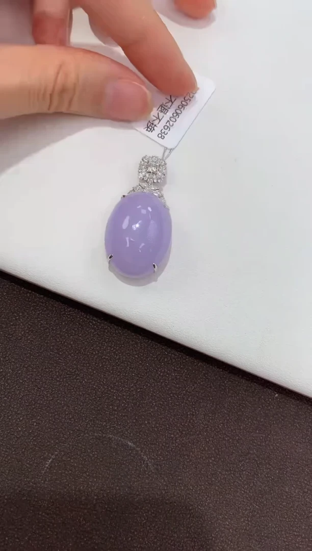 翡翠18K金镶嵌颈饰天然缅甸a货翡翠