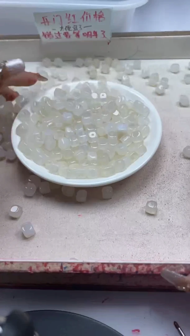 【闪购商品】南红玛瑙颈饰未镶嵌w2200荔枝冻随形方块8mm*30颗