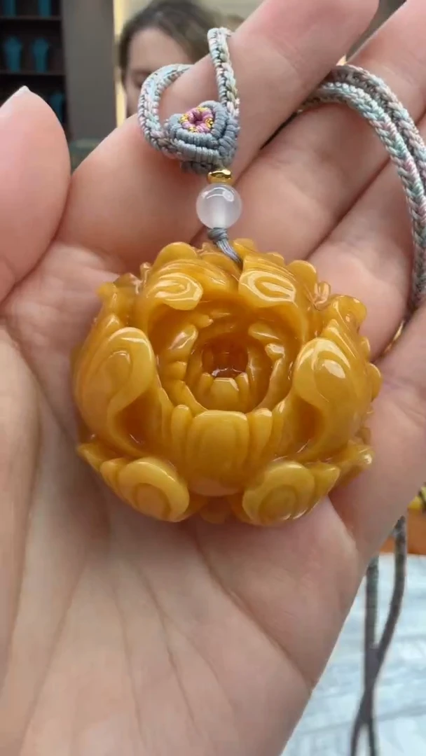 琥珀颈饰未镶嵌124秒拍号 假一罚三