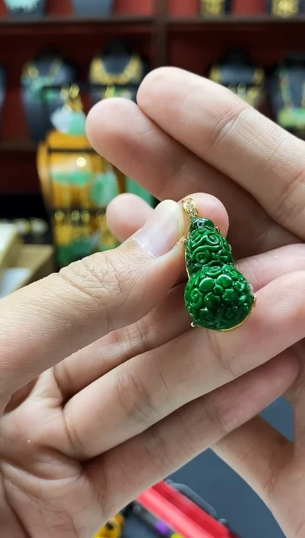 颈饰未镶嵌翡翠吊坠