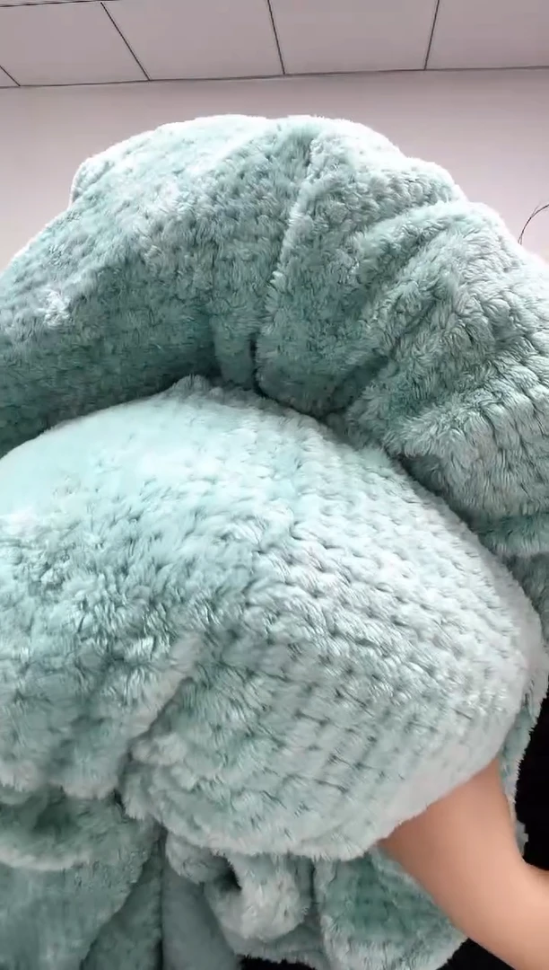 法兰绒1.6x2.2毯子  2