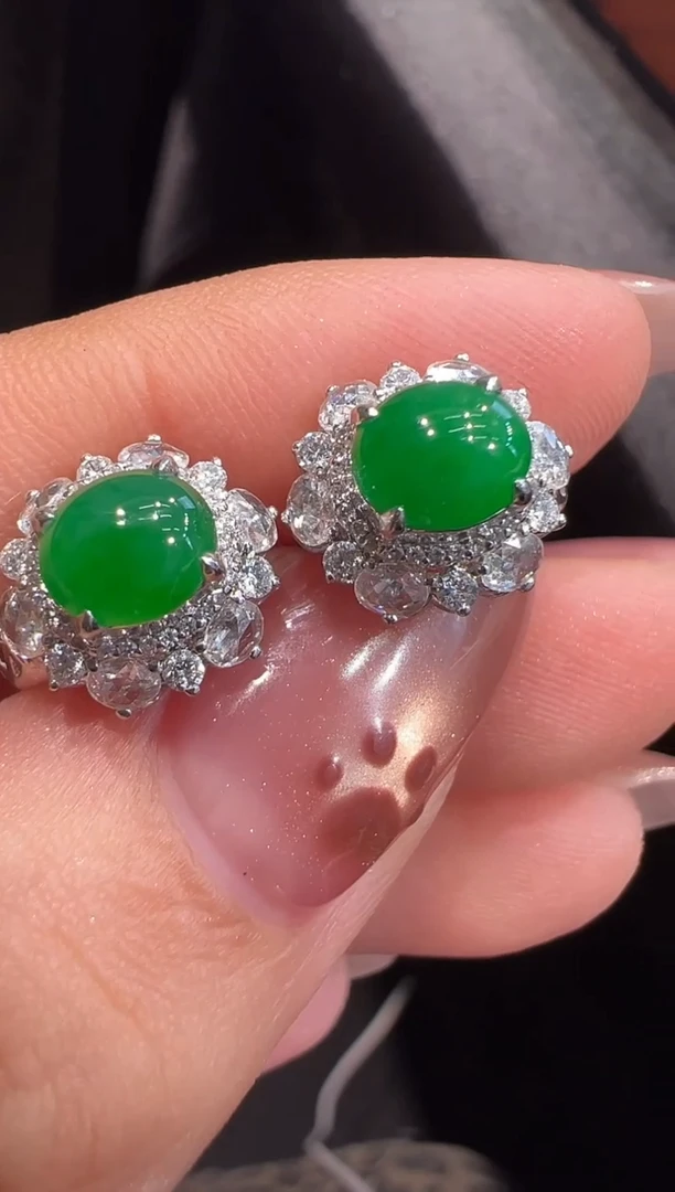 18K金镶嵌翡翠耳饰耳饰