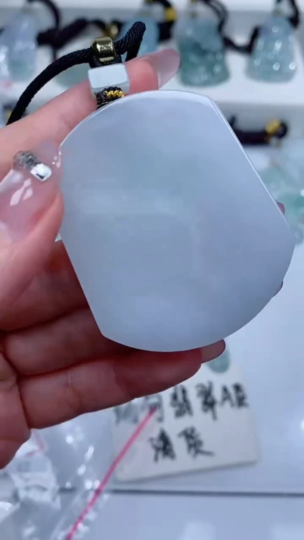 颈饰未镶嵌翡翠吊坠